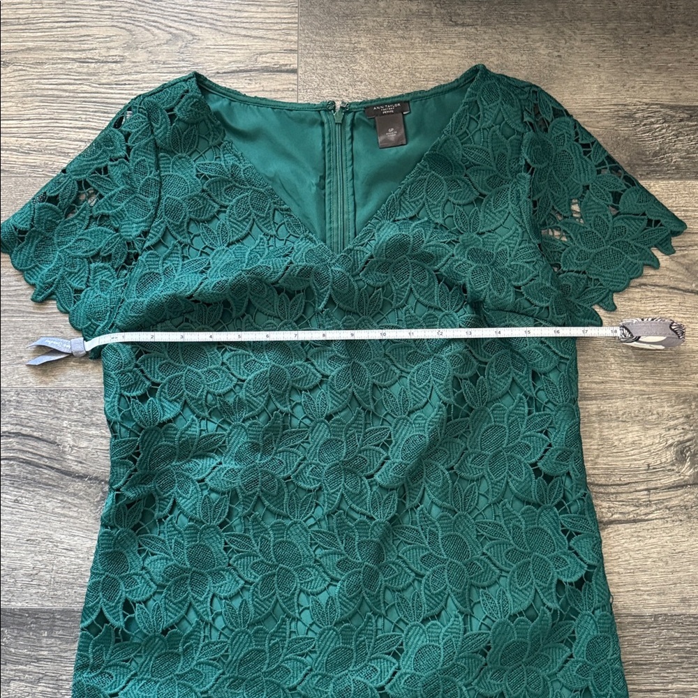 Ann Taylor Factory Holiday Green Lace Short Sleeve Dress Size 6P - Picture 5 of 7